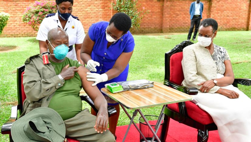 President-Yoweri-Museveni-recieves-his-covid-19-vaccine